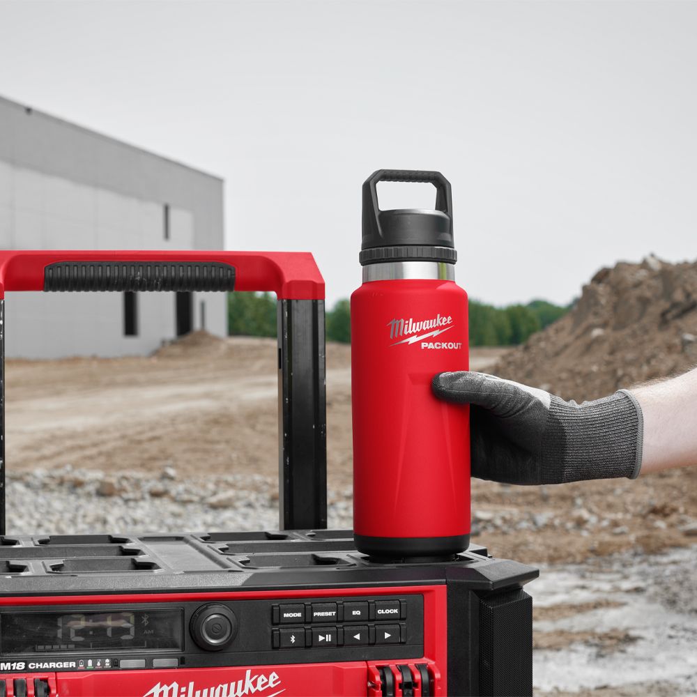 Milwaukee PACKOUT 1064ml Red Bottle With Chug Lid - Forge and Bearing